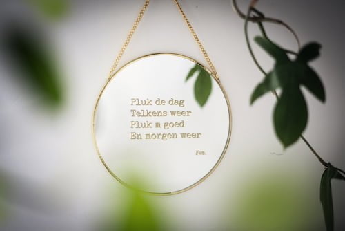 Alternative view of Spiegel met verschillende teksten