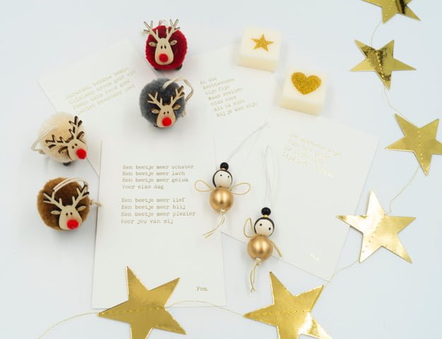 Kerstkaart met gouden tekst en kadootje - Afbeelding 2