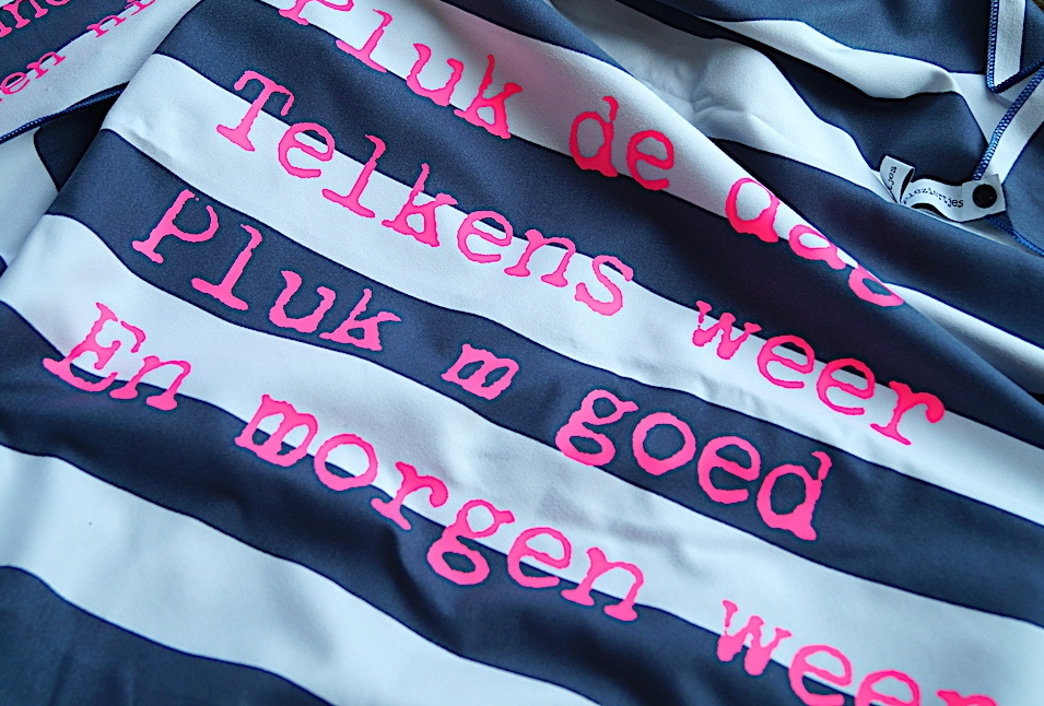 Alternative view of Microvezel strandlaken met verschillende teksten